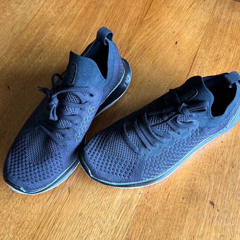 UA Under Armour flow sneakers